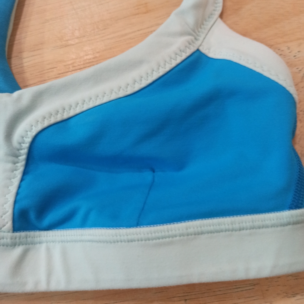 Lululemon Women's Sports Bra Size 4 - Picture 2 of 12